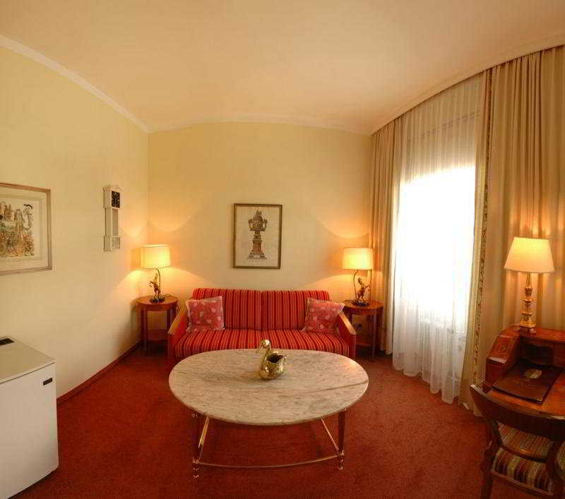 Hotel Vier Jahreszeiten Залцбург Стая снимка