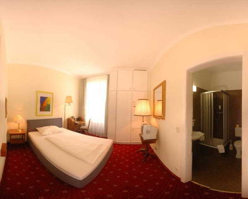 Hotel Vier Jahreszeiten Залцбург Стая снимка